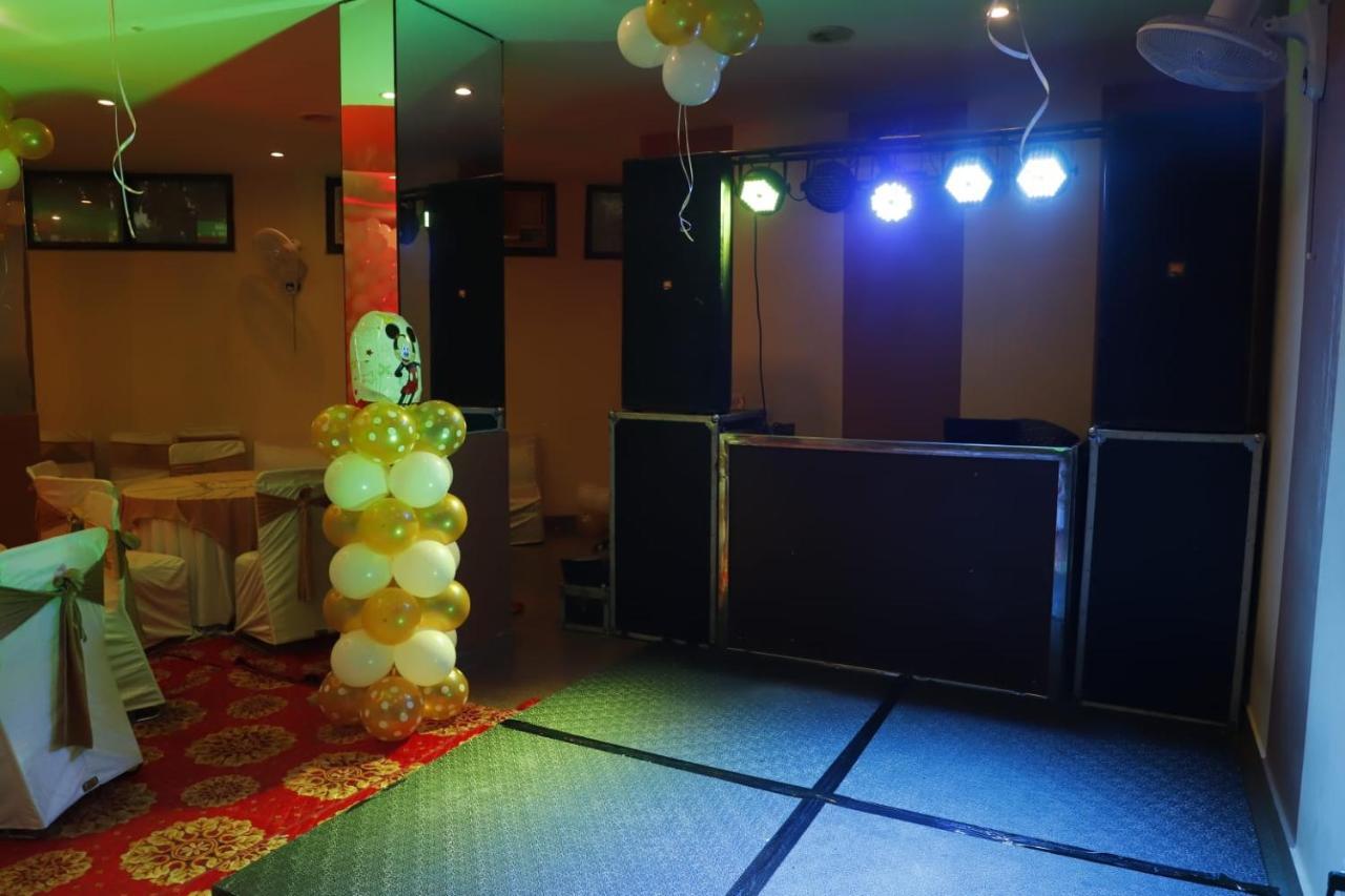 Nikko Blue - Boutique Hotel Gurgaon Buitenkant foto