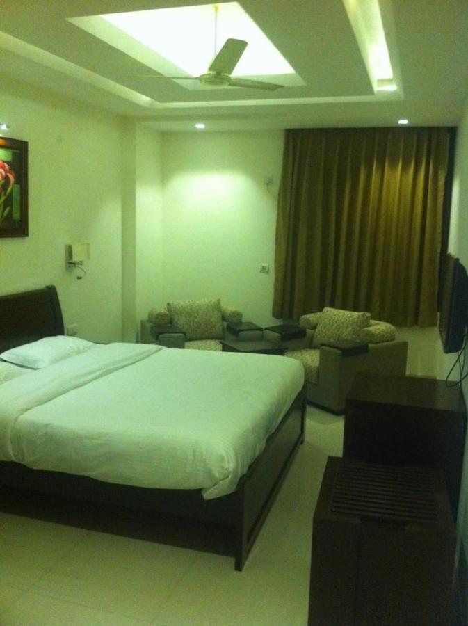 Nikko Blue - Boutique Hotel Gurgaon Buitenkant foto