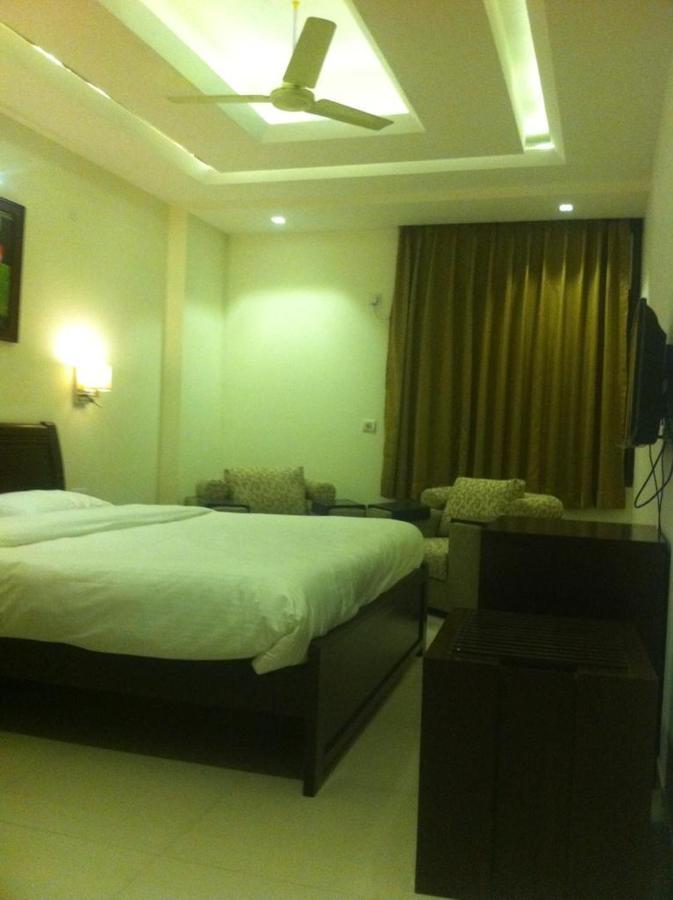 Nikko Blue - Boutique Hotel Gurgaon Buitenkant foto