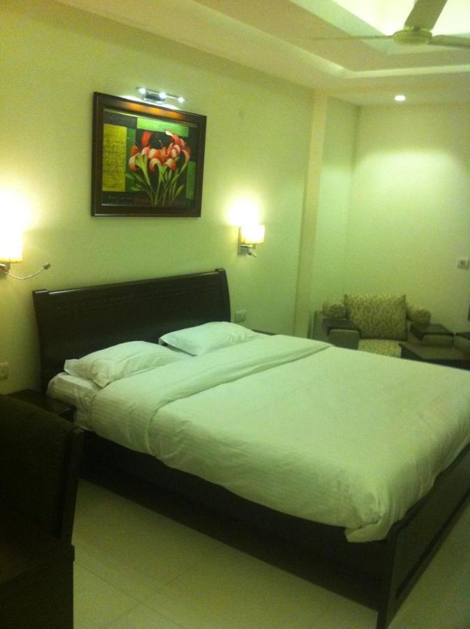 Nikko Blue - Boutique Hotel Gurgaon Buitenkant foto