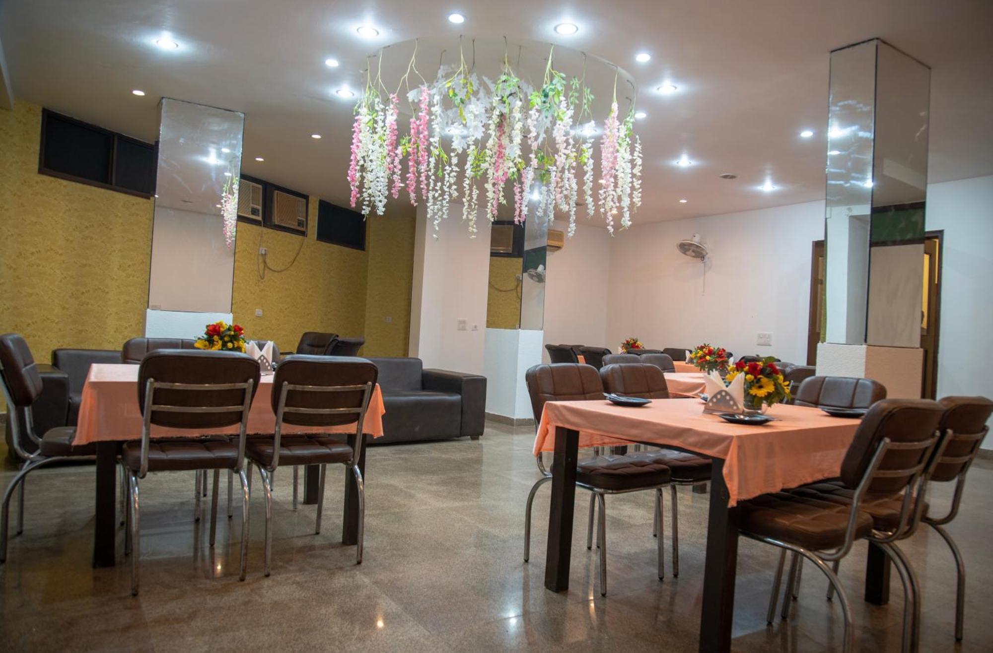 Nikko Blue - Boutique Hotel Gurgaon Buitenkant foto