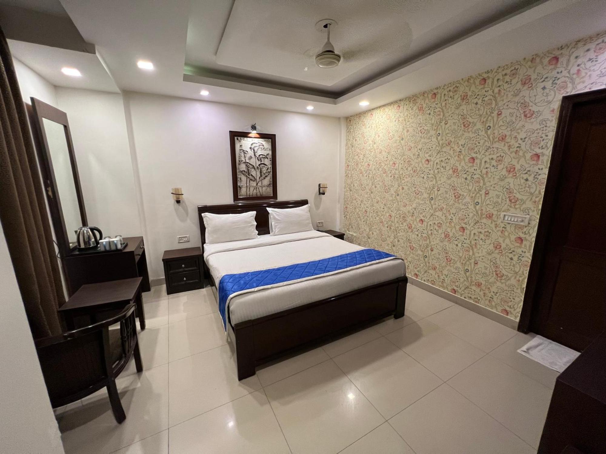 Nikko Blue - Boutique Hotel Gurgaon Buitenkant foto