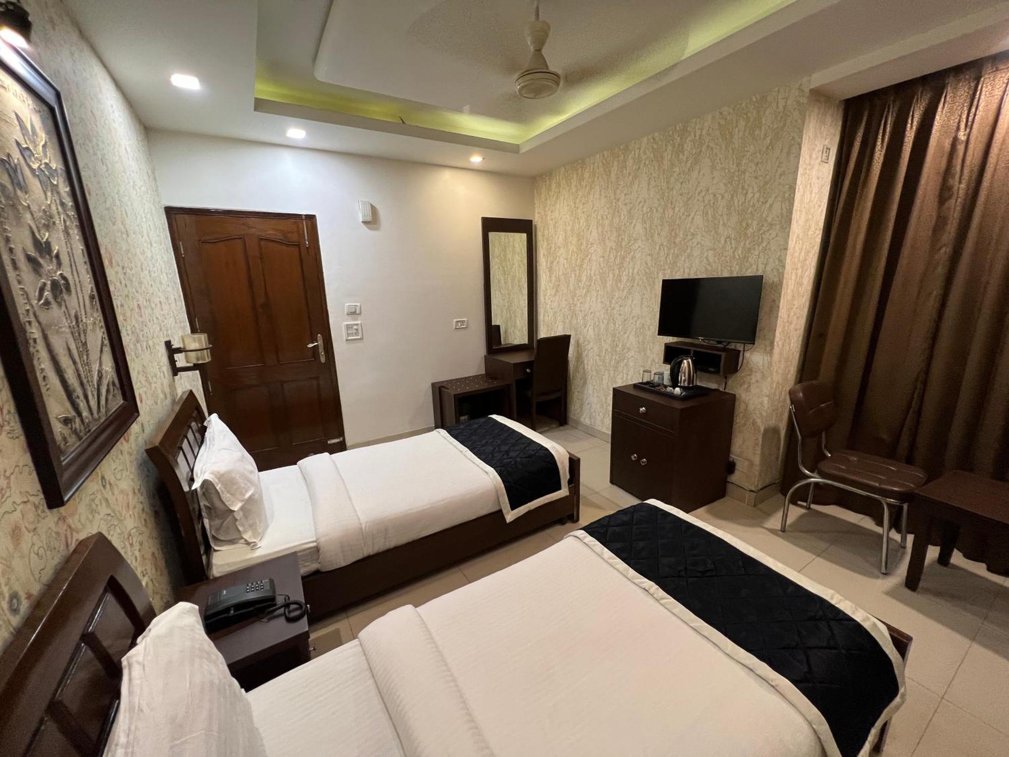 Nikko Blue - Boutique Hotel Gurgaon Buitenkant foto