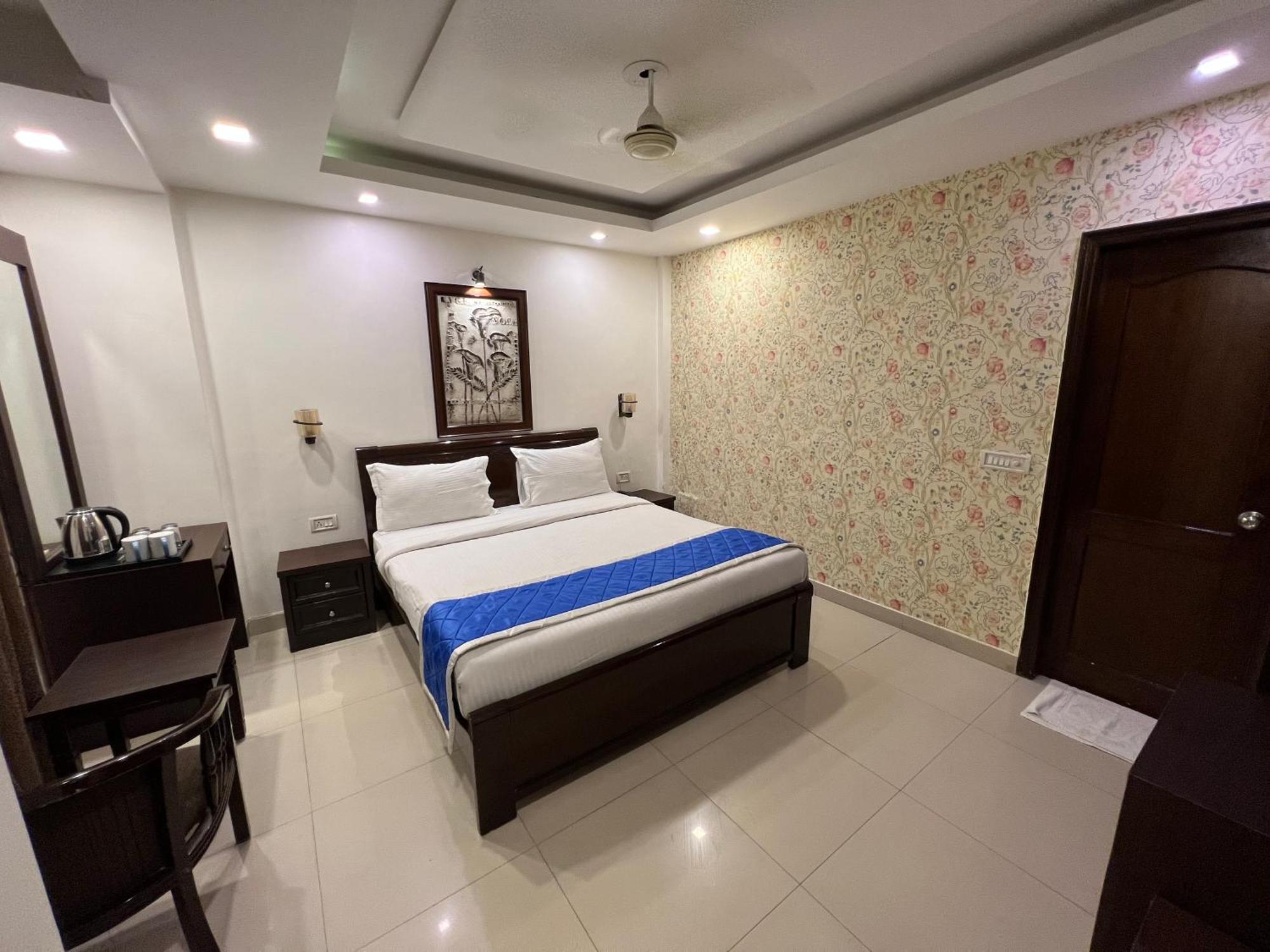 Nikko Blue - Boutique Hotel Gurgaon Buitenkant foto