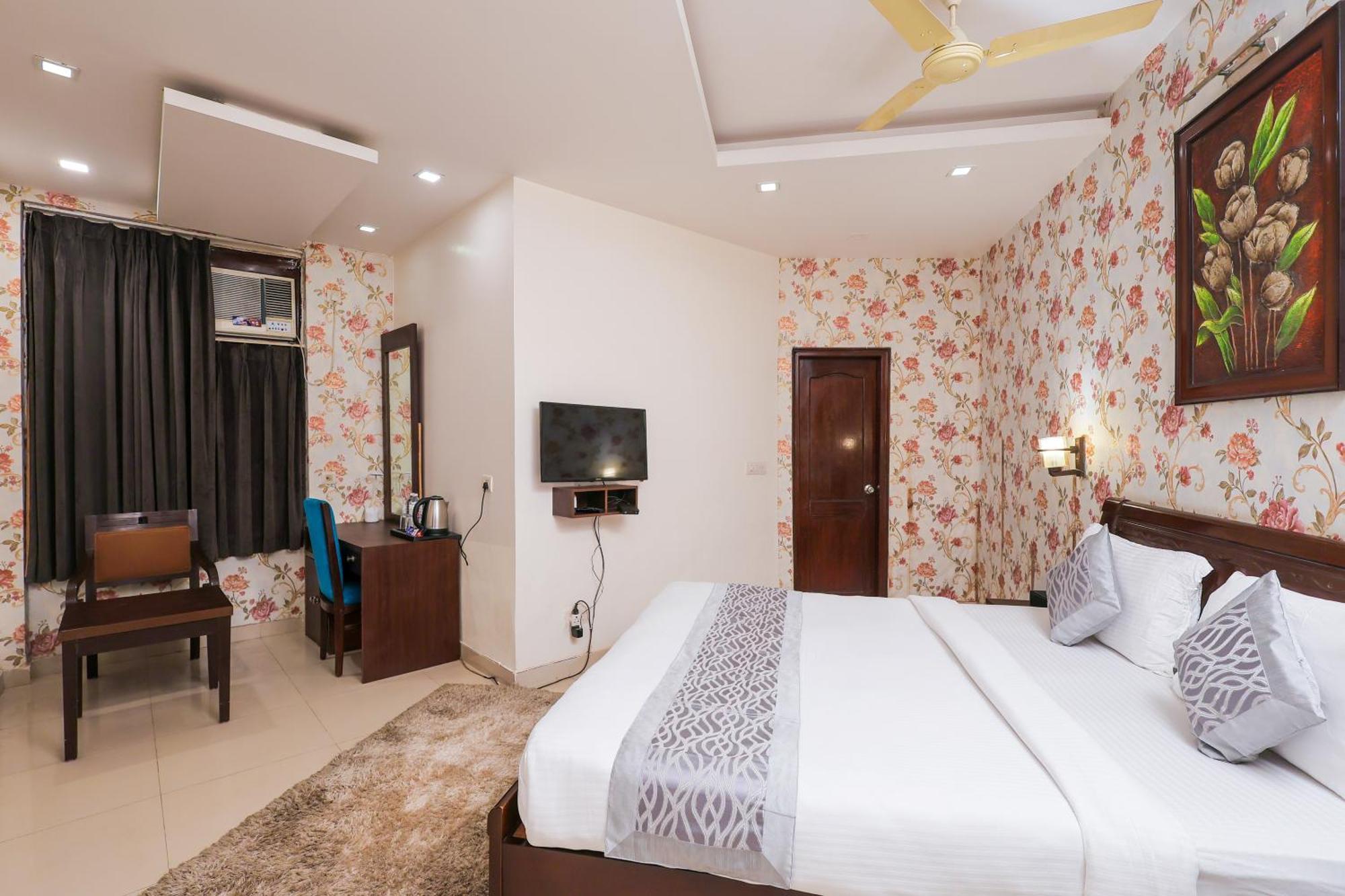 Nikko Blue - Boutique Hotel Gurgaon Buitenkant foto