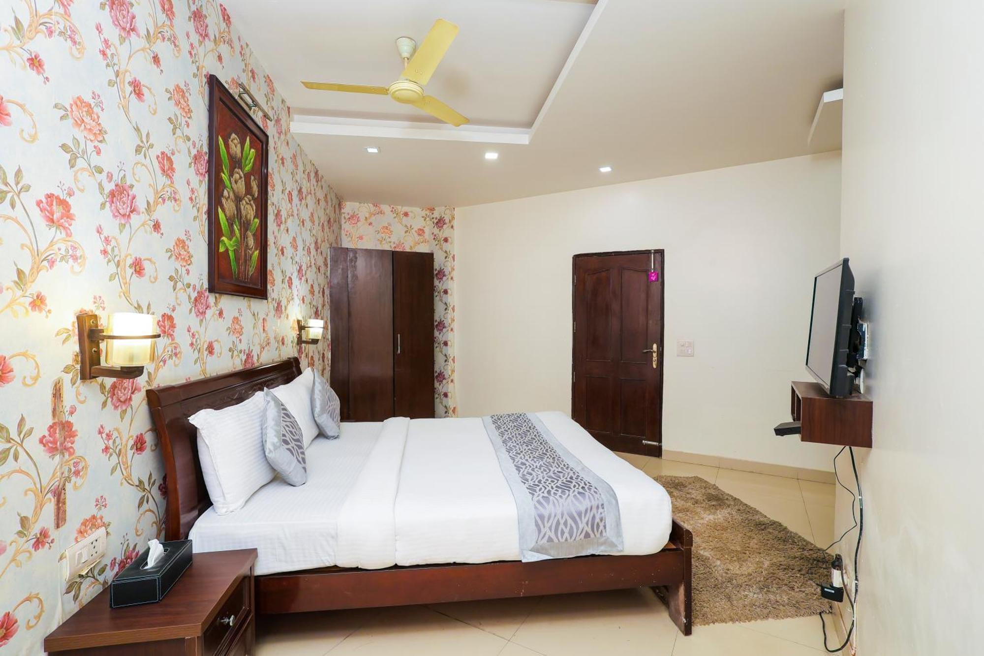 Nikko Blue - Boutique Hotel Gurgaon Buitenkant foto
