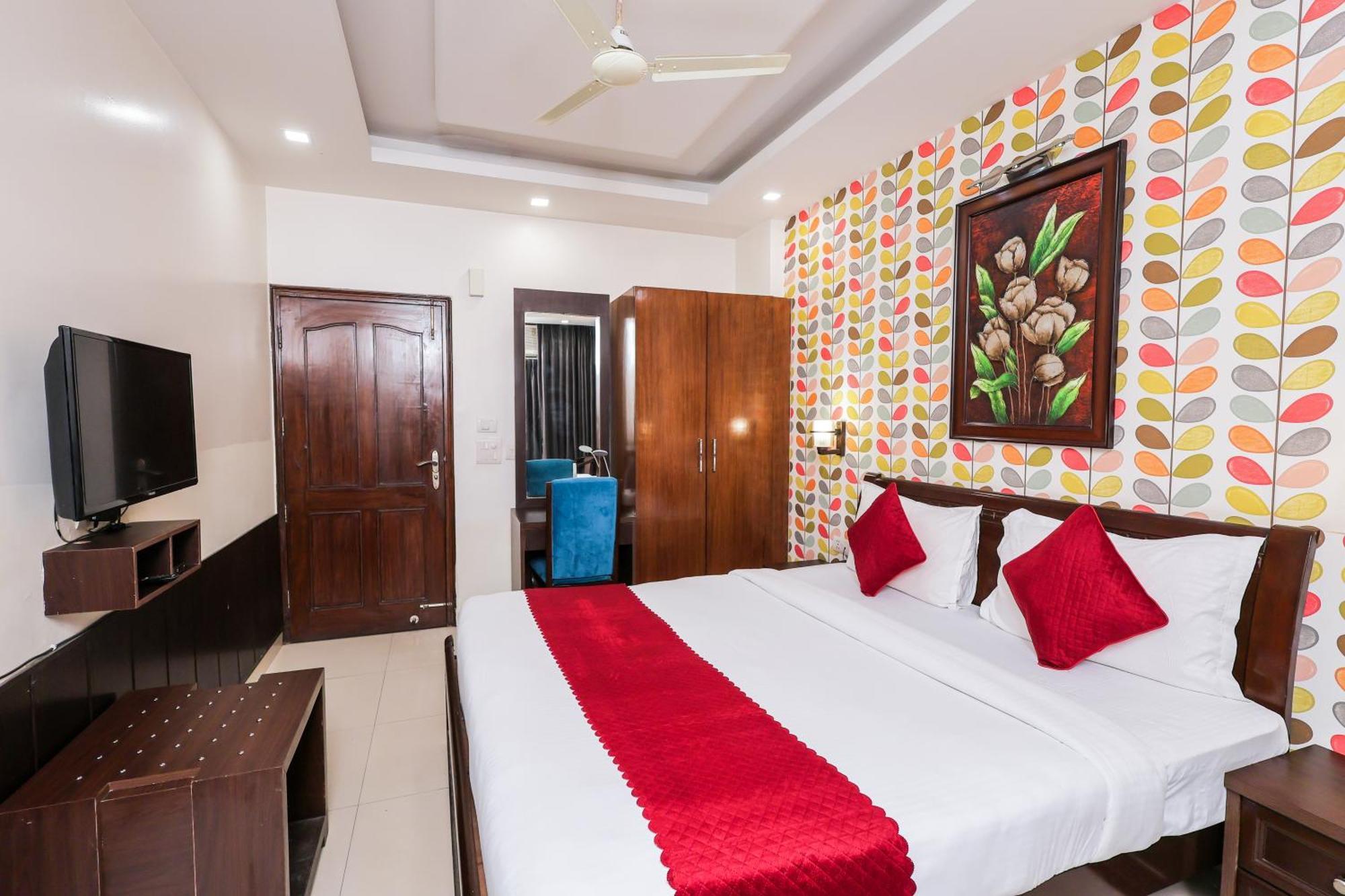 Nikko Blue - Boutique Hotel Gurgaon Buitenkant foto